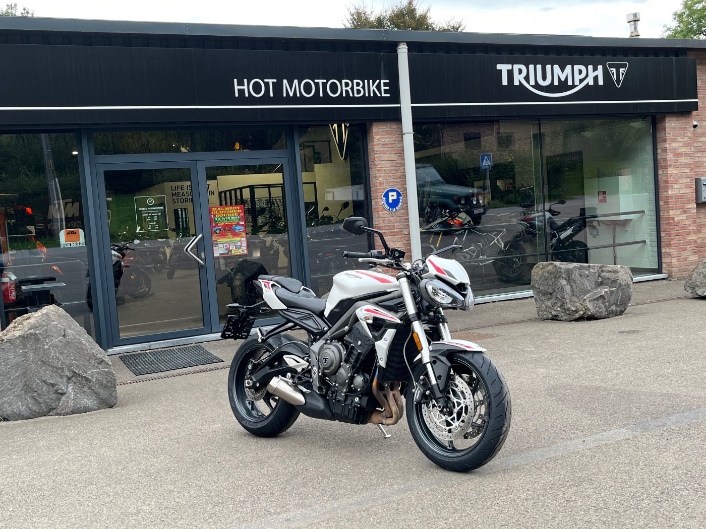 Street Triple S