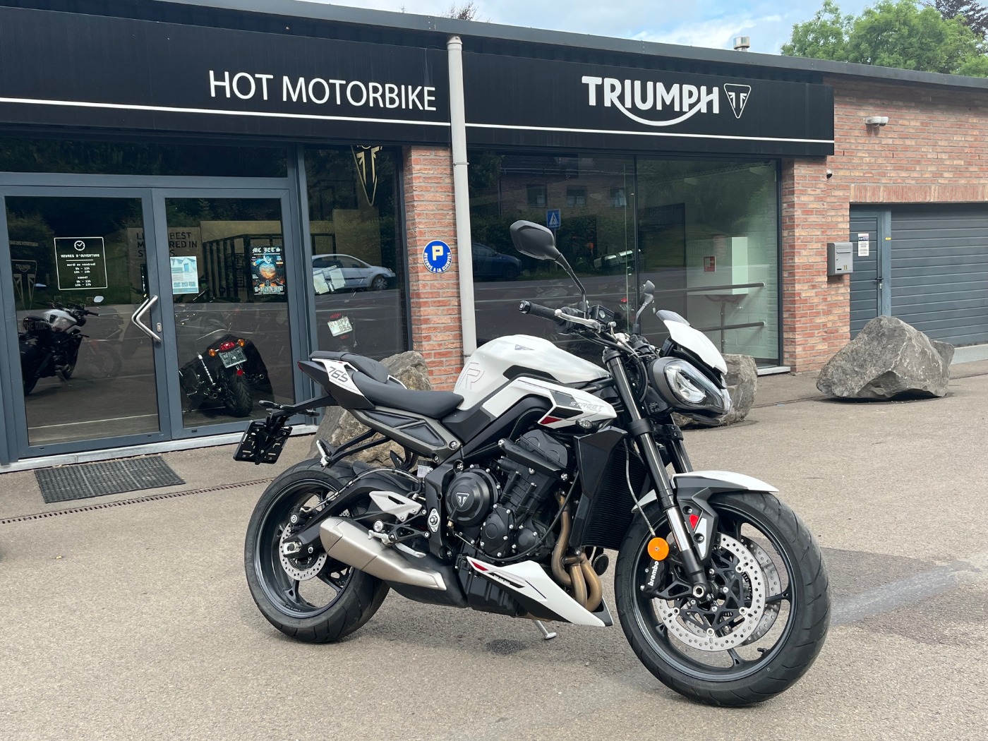 Street Triple R
